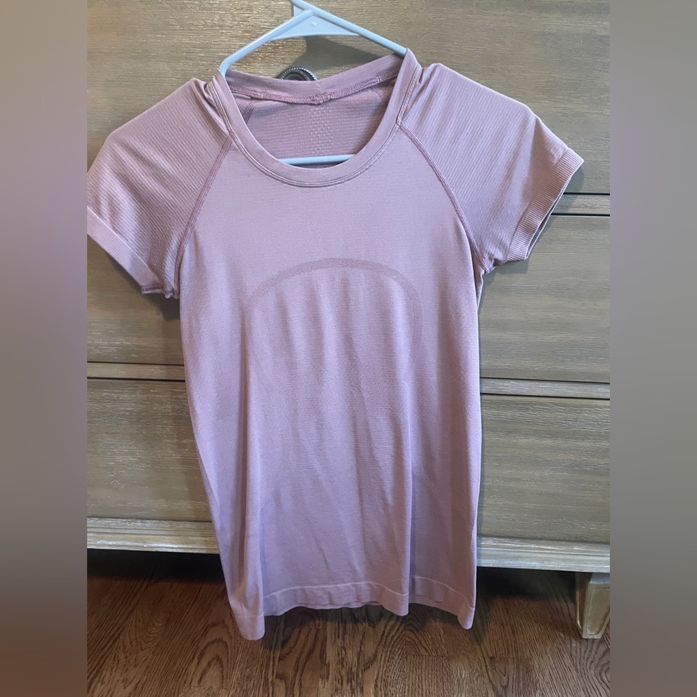 Lululemon swiftly tech short sleeve shirt!!